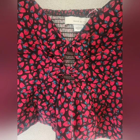 Band of the Free Strawberry Tie-Front Crop Top size large - Picture 13 of 16